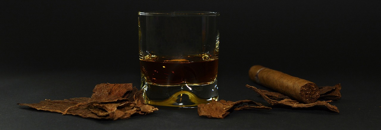 cigar, tobacco leaves, whiskey glass-1473699.jpg